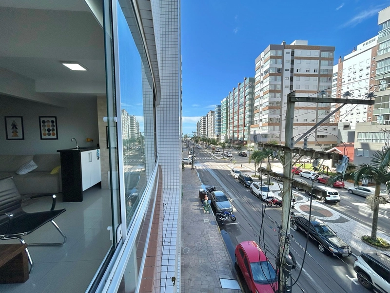De frente para avenida, com vista para o mar e serra.: 8ª foto da galeria de imagens do imóvel