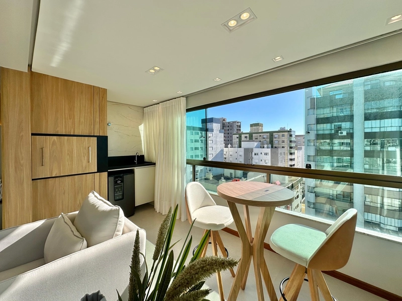 VISTA PARA O MAR! APTO. AMPLO, MOBILIADO E DECORADO, PREDIO COM INFRA!: 4ª foto da galeria de imagens do imóvel