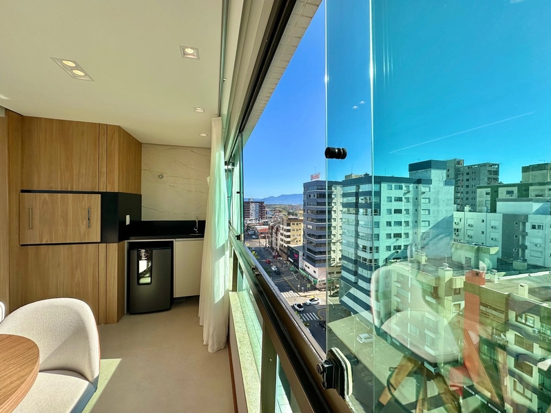 VISTA PARA O MAR! APTO. AMPLO, MOBILIADO E DECORADO, PREDIO COM INFRA!: 2ª foto da galeria de imagens do imóvel