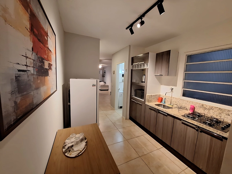 INVESTIR OU MORAR! ÓTIMO PARA AIRBNB! MOBILIADO NO CENTRO!: 3ª foto da galeria de imagens do imóvel