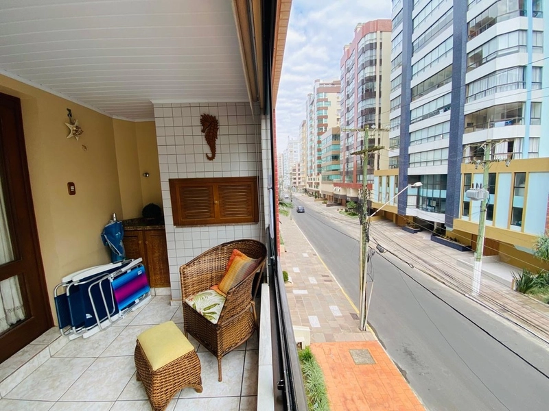JUNTO A PRAÇA BASSANI, MOBILIADO, PRÉDIO BEIRA MAR, COM VAGA E ELEV.: 2ª foto da galeria de imagens do imóvel