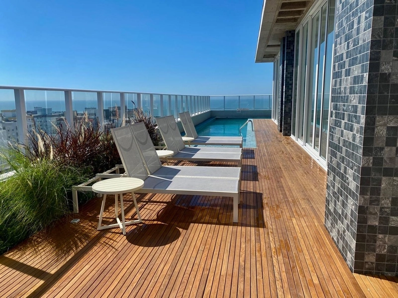 NAVEGANTES! DE FRENTE COM VISTA ESPETACULAR! 2 SUÍTES, ROOFTOP!