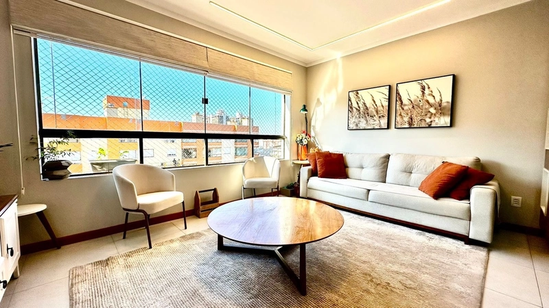 IMPECÁVEL! ALTO PADRÃO! APTO AMPLO. MOBILIADO E DECORADO! 2 VAGAS!