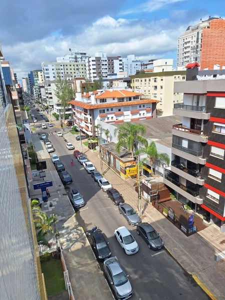 No centro com vista liberada para Praça do Minigolfe: 32ª foto da galeria de imagens do imóvel