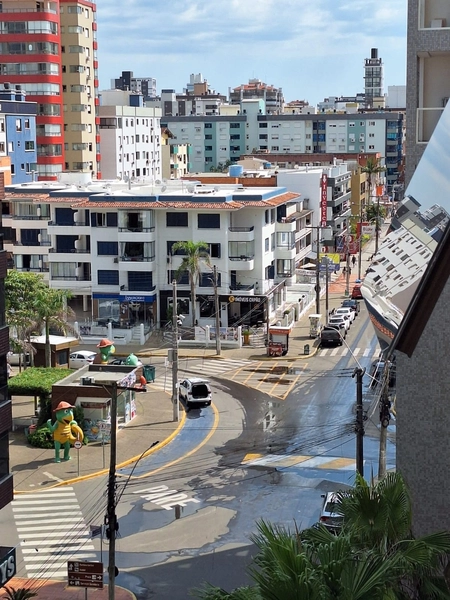 No centro com vista liberada para Praça do Minigolfe: 26ª foto da galeria de imagens do imóvel