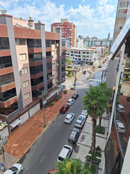 No centro com vista liberada para Praça do Minigolfe: 31ª foto da galeria de imagens do imóvel