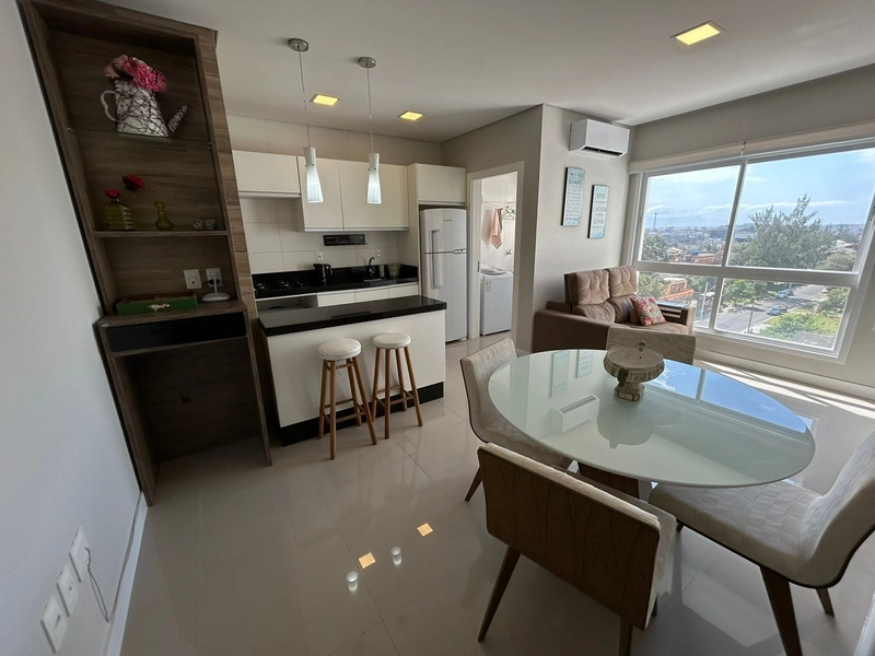 APARTAMENTO MOBILIADO E DECORADO NA AV. CENTRAL, PRÓXIMO AO MAR