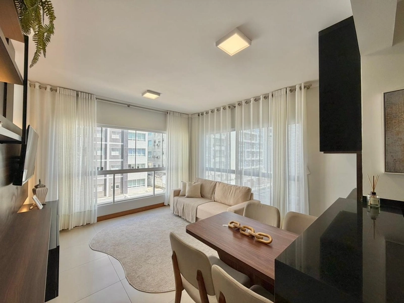 NAVEGANTES, DE FRENTE, MOBILIADO, DECORADO E CLIMATIZADO! LINDO APTO!