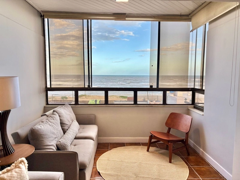 OPORTUNIDADE PÉ NA AREIA! FRENTE E VISTA MAR! MOBILIADO E DECORADO!