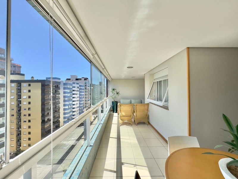 NAVEGANTES! ANDAR ALTO COM VISTA, SACADÃO, MOBILIADO, ALTO PADRÃO!: 5ª foto da galeria de imagens do imóvel