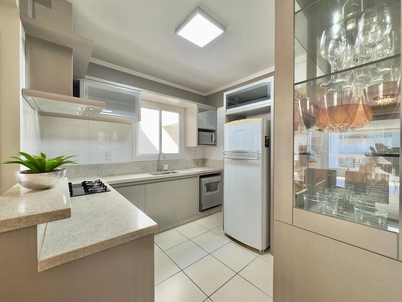 NAVEGANTES! ANDAR ALTO COM VISTA, SACADÃO, MOBILIADO, ALTO PADRÃO!: 17ª foto da galeria de imagens do imóvel