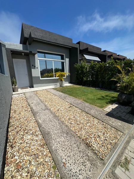 CASA EM XANGRI-LÁ, EXCELENTE LOCALIZAÇÃO! PÉ-DIREITO ALTO!: 1ª foto da galeria de imagens do imóvel