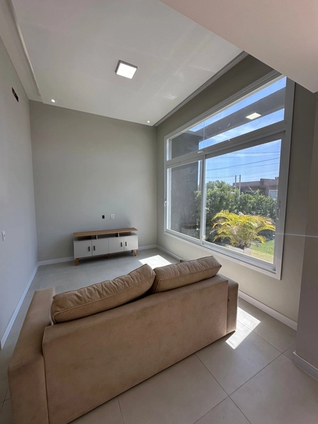 CASA EM XANGRI-LÁ, EXCELENTE LOCALIZAÇÃO! PÉ-DIREITO ALTO!: 4ª foto da galeria de imagens do imóvel