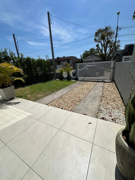 CASA EM XANGRI-LÁ, EXCELENTE LOCALIZAÇÃO! PÉ-DIREITO ALTO!: 3ª foto da galeria de imagens do imóvel