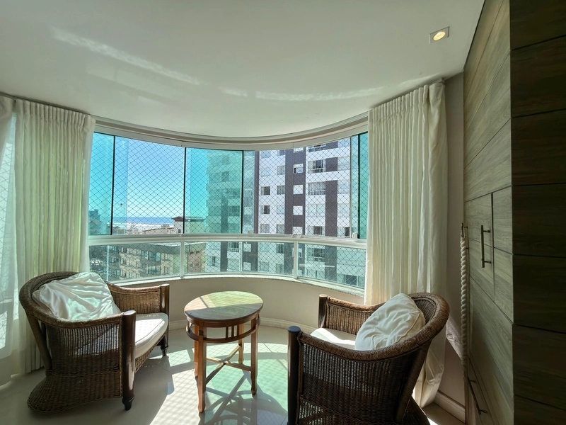 Apartamento alto padrão com vista para o mar !!!