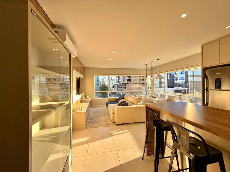 APARTAMENTO FRENTE AVENIDA E VISTA MAR: 5ª foto da galeria de imagens do imóvel