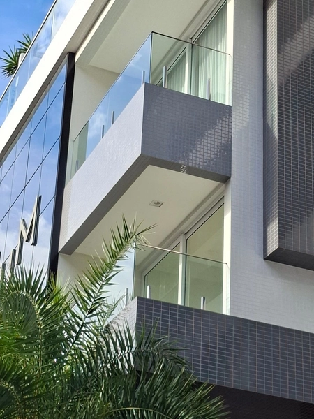 ALTO PADRÃO! APTO. DE FRENTE COM VISTA, SACADA, ROOFTOP COM INFRA!: 1ª foto da galeria de imagens do imóvel