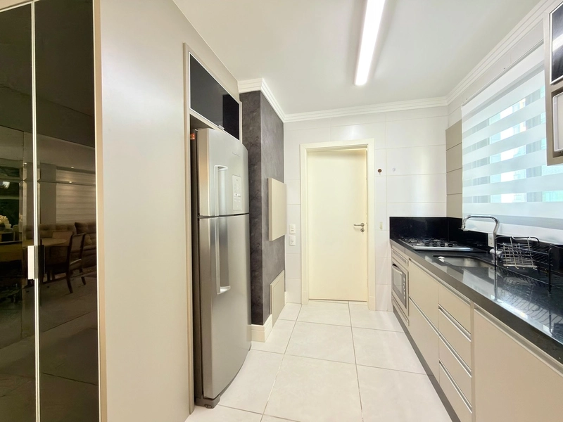 APARTAMENTO GRANDE PERTINHO DO MAR! PRÉDIO COM INFRA!: 10ª foto da galeria de imagens do imóvel