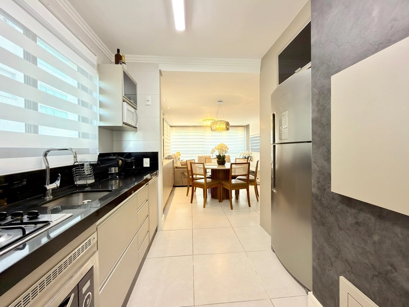APARTAMENTO GRANDE PERTINHO DO MAR! PRÉDIO COM INFRA!: 13ª foto da galeria de imagens do imóvel