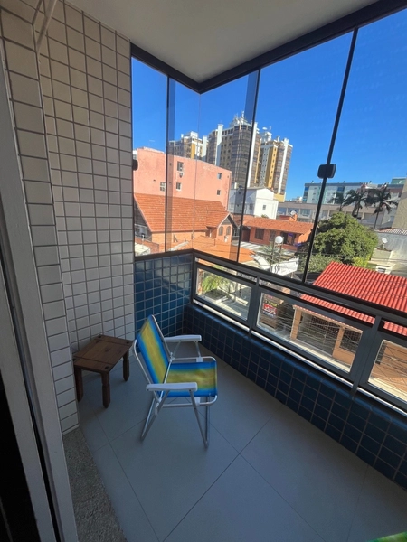 RARIDADE NO CENTRO! DE FRENTE COM SACADA, VISTA, 1DORM. MOBILIADO!