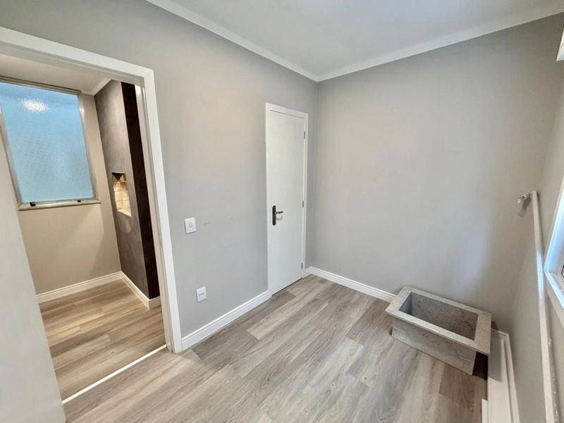 Apartamento de frente ao lado da Praça Flávio Boianoviski !!!: 8ª foto da galeria de imagens do imóvel