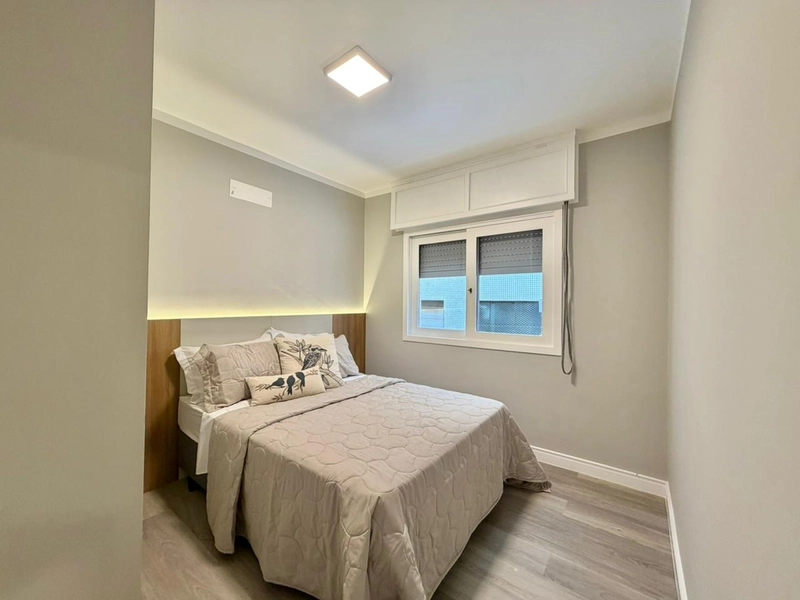 Apartamento de frente ao lado da Praça Flávio Boianoviski !!!: 3ª foto da galeria de imagens do imóvel