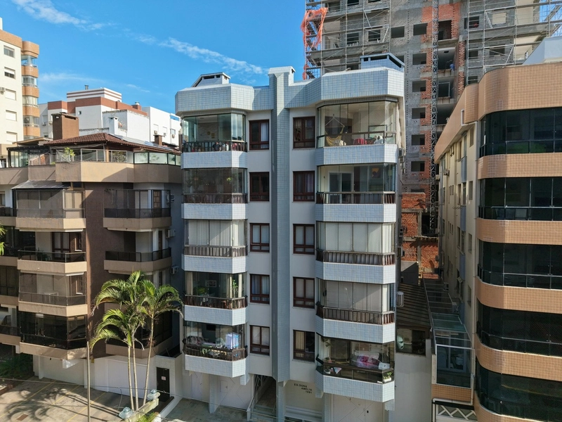 01 DORMITÓRIO COM BOX E 01 QUADRA DA BEIRA MAR: 1ª foto da galeria de imagens do imóvel