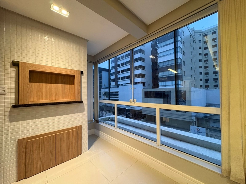 60X..NO CORAÇÃO DE CAPÃO! MOBILIADO E DECORADO, DE FRENTE COM SACADA,: 4ª foto da galeria de imagens do imóvel