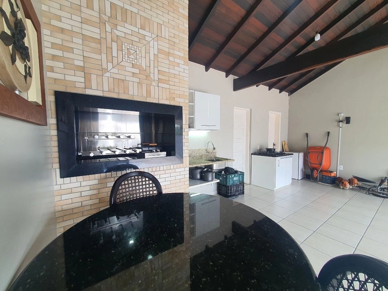 CASA ESPETACULAR TÉRREA, COM PISCINA, PÁTIO, BEM LOCALIZADA!: 28ª foto da galeria de imagens do imóvel
