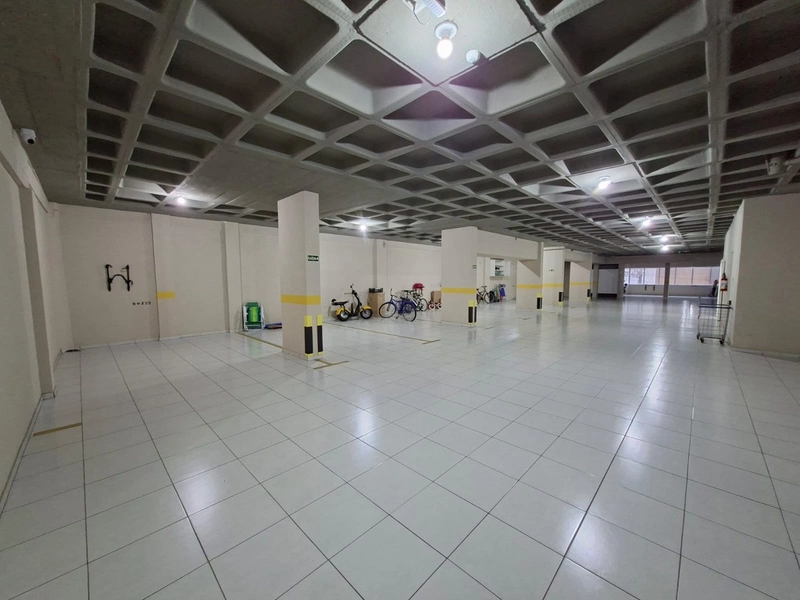 Amplo apartamento no centro da cidade, vista liberada: 27ª foto da galeria de imagens do imóvel