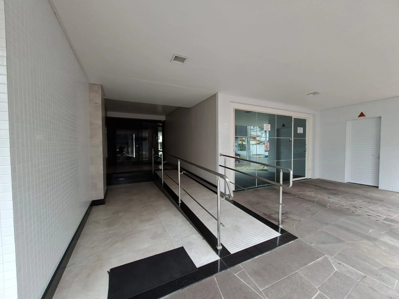 Amplo apartamento no centro da cidade, vista liberada: 4ª foto da galeria de imagens do imóvel