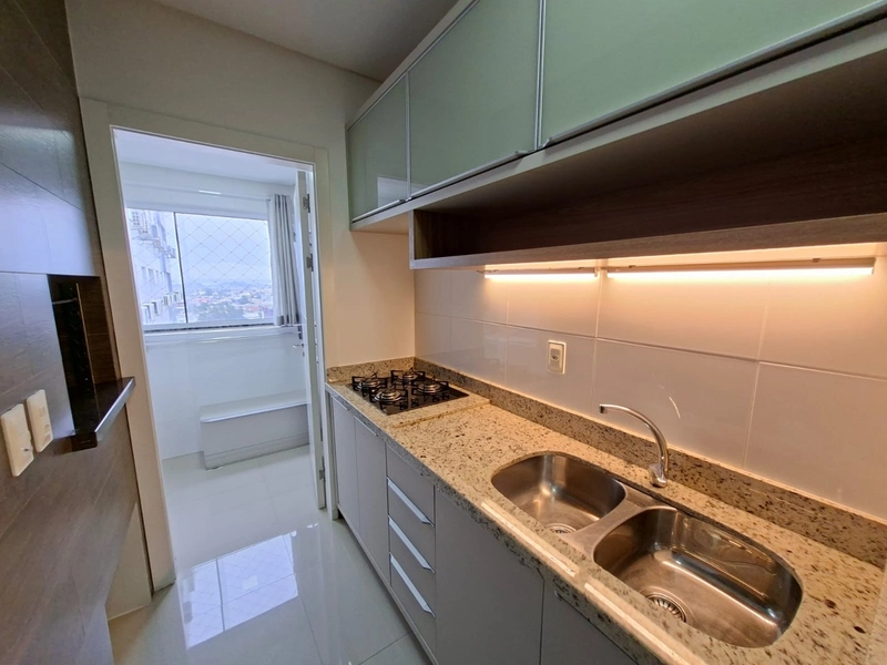 Amplo apartamento no centro da cidade, vista liberada: 12ª foto da galeria de imagens do imóvel