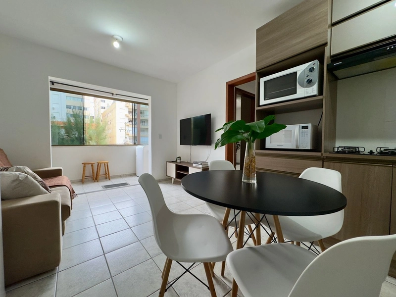 Amplo apartamento na Flávio Boianoviski !!!