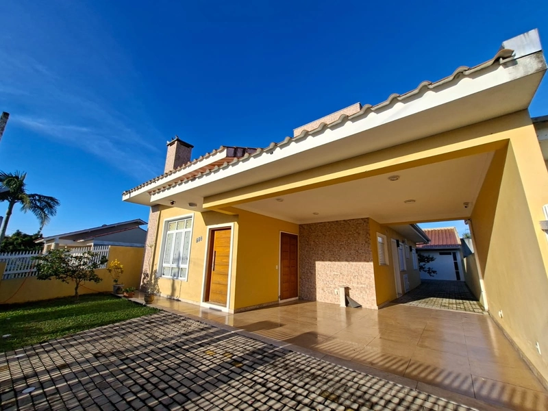CASA TÉRREA EM ALVENARIA, TERRENO INTEIRO, CLIMATIZADA, ÁGUA QUENTE,