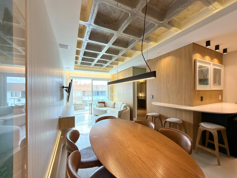 ALTO PADRÃO! MOBILIADO E DECORADO, AUTOMATIZADO, 2 SACADAS DE FRENTE!