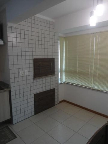 OPORTUNIDADE! APTO DE FRENTE COM SACADA, GARAGEM, ELEVADOR!MOBILIADO!: 5ª foto da galeria de imagens do imóvel