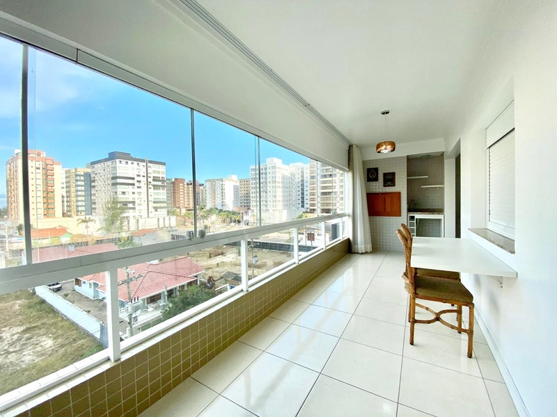 Apartamento com planta diferenciada, com 2 vagas de garagem!!!