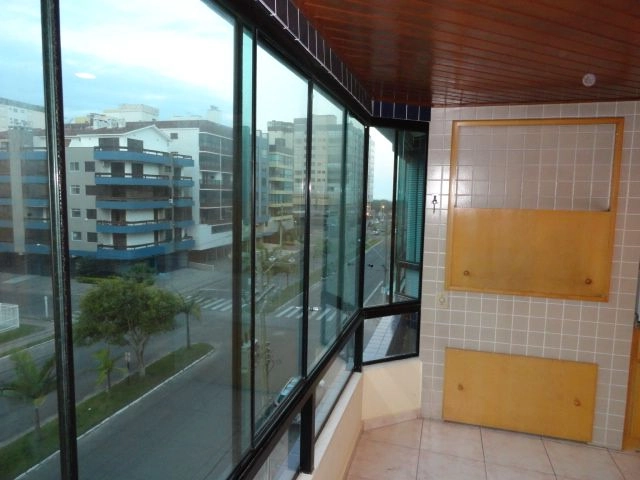 De frente para avenida com vista para o Mar de Capão da Canoa: 2ª foto da galeria de imagens do imóvel
