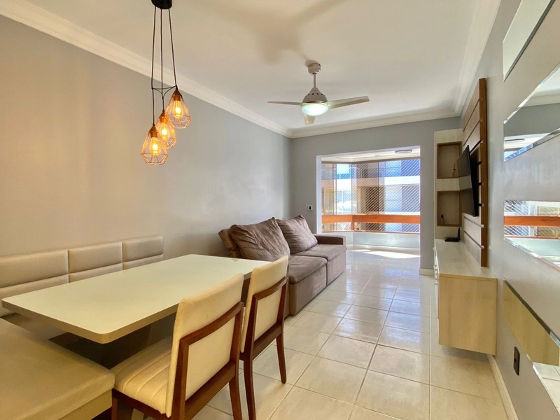 NO CORAÇÃO DE CAPÃO! SACADÃO DE FRENTE  COM VISTA, 2 SUÍTES, MOBILIADO