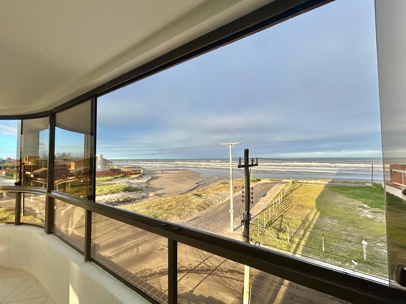 BEIRA MAR! AMPLO APARTAMENTO, 3 DORMITÓRIOS, SUÍTE! VEJA...: 3ª foto da galeria de imagens do imóvel