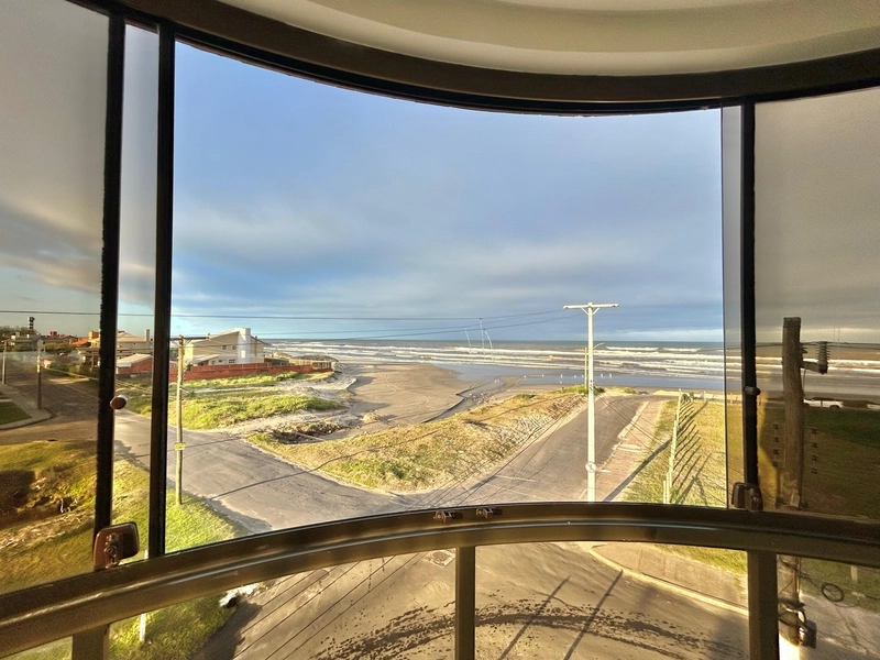 BEIRA MAR! AMPLO APARTAMENTO, 3 DORMITÓRIOS, SUÍTE! VEJA...: 1ª foto da galeria de imagens do imóvel