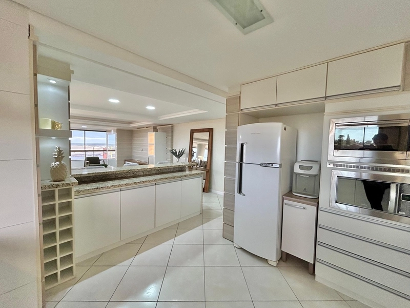 BEIRA MAR! AMPLO APARTAMENTO, 3 DORMITÓRIOS, SUÍTE! VEJA...: 11ª foto da galeria de imagens do imóvel