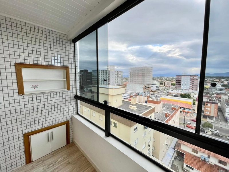 NO CORAÇÃO DE CAPÃO! ANDAR ALTO COM VISTA, SACADA, MOBILIADO!: 3ª foto da galeria de imagens do imóvel