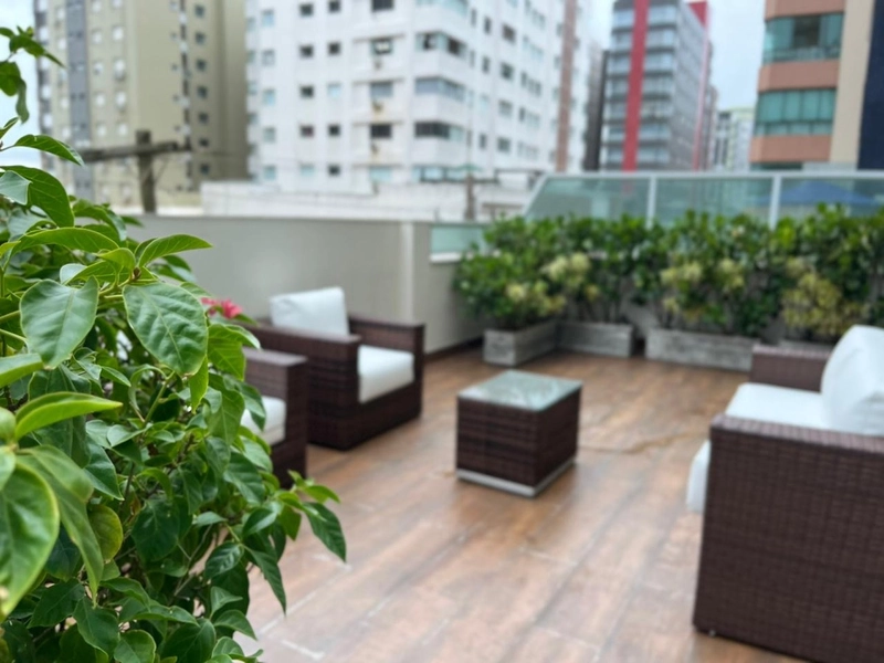 NAVEGANTES! 1 QUADRA DO MAR! JUNTO A PRAÇA BASSANI! APTO COM TERRAÇO