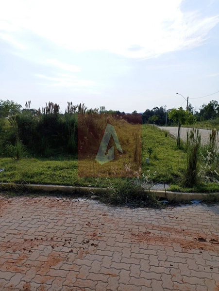Terreno De esquina: 3ª foto da galeria de imagens do imóvel