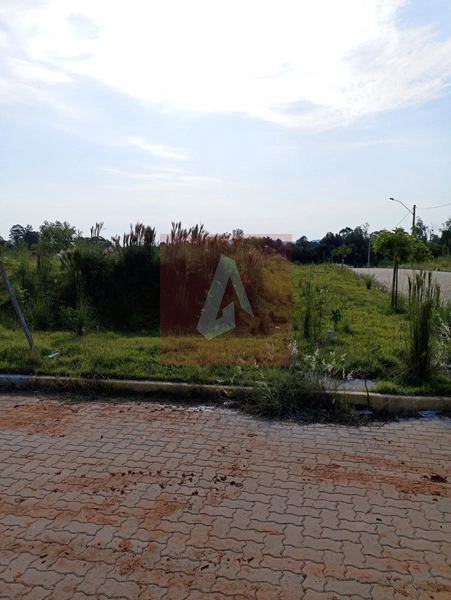Terreno De esquina: 2ª foto da galeria de imagens do imóvel