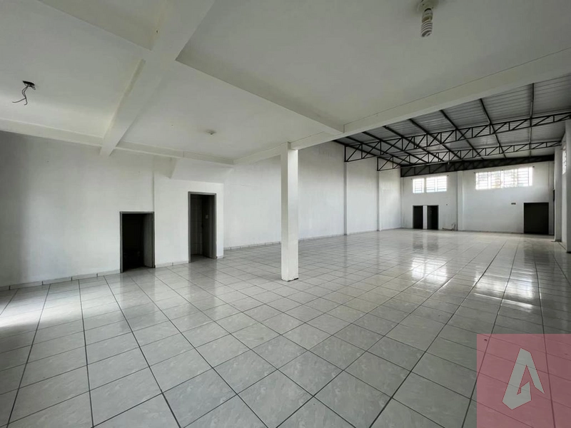 Prédio comercial em ótimo estado: 3ª foto da galeria de imagens do imóvel