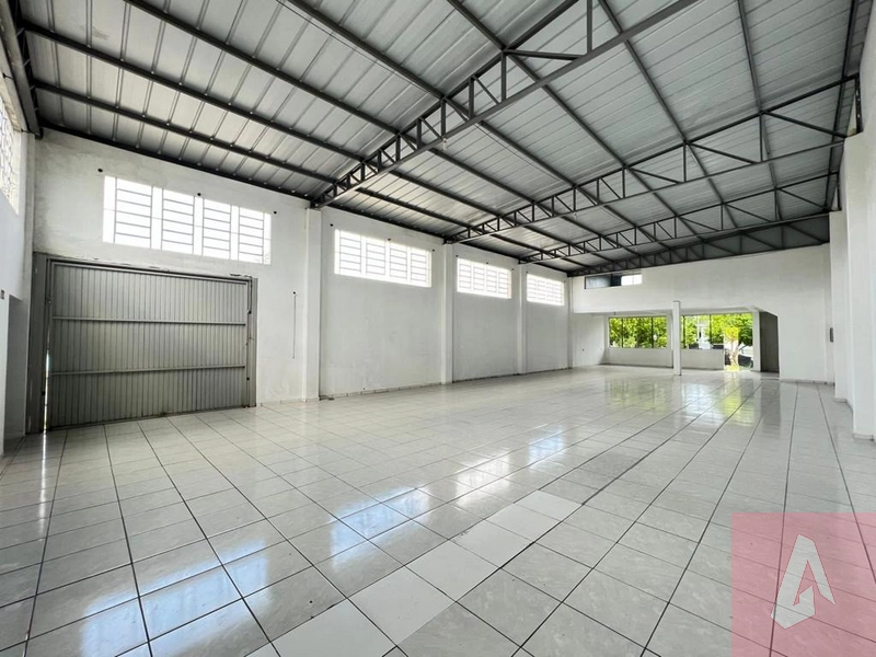 Prédio comercial em ótimo estado: 4ª foto da galeria de imagens do imóvel