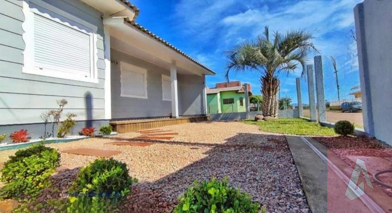 Linda residência a 300 metros da praia: 3ª foto da galeria de imagens do imóvel