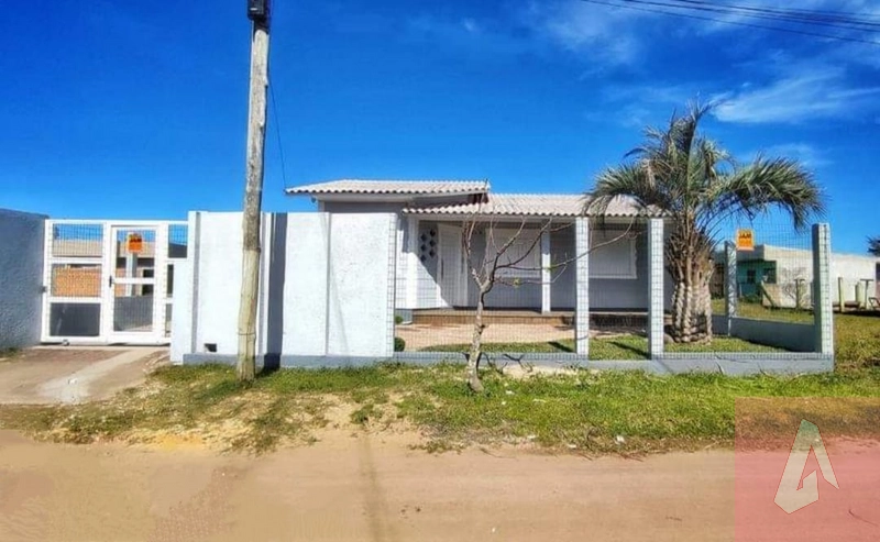 Linda residência a 300 metros da praia: 1ª foto da galeria de imagens do imóvel